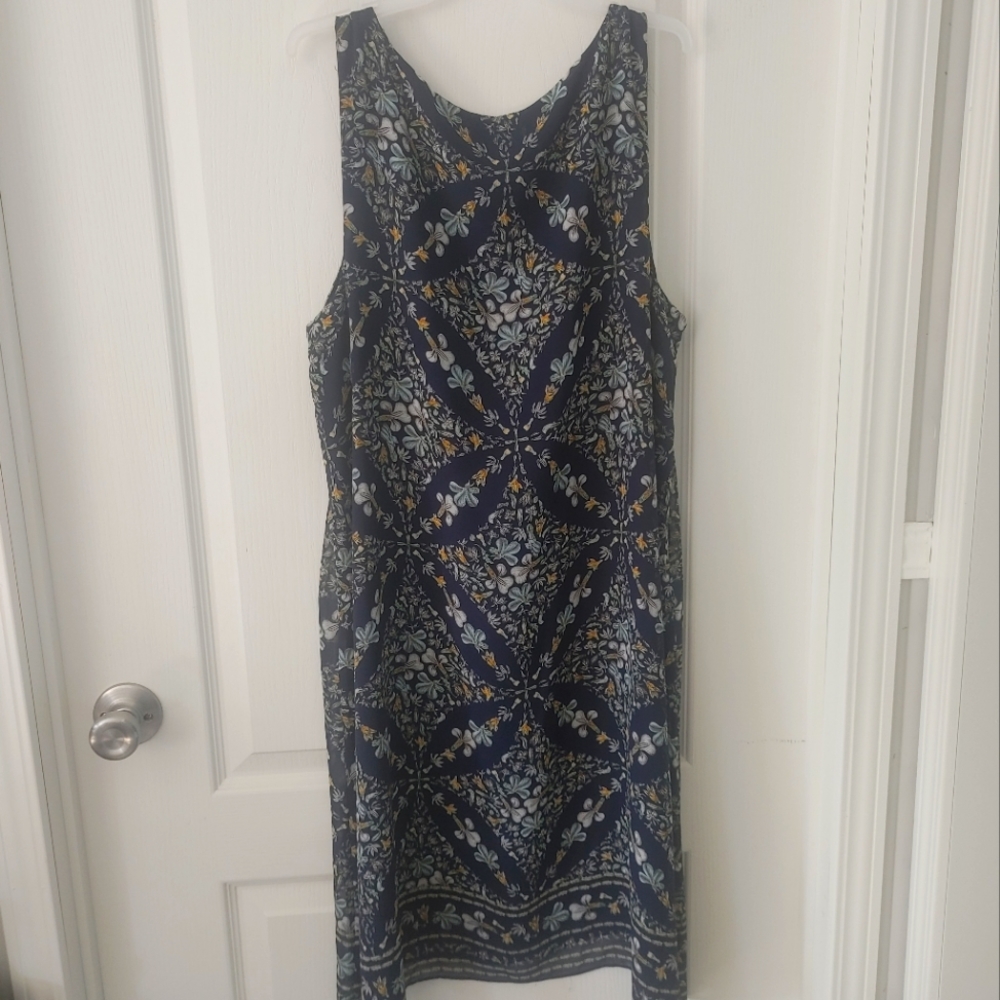 Max Studio blue floral dress. Large. Flowing  easy fit. Knee length on 5ft 5 in.